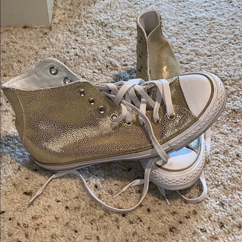 Gold scaly converse